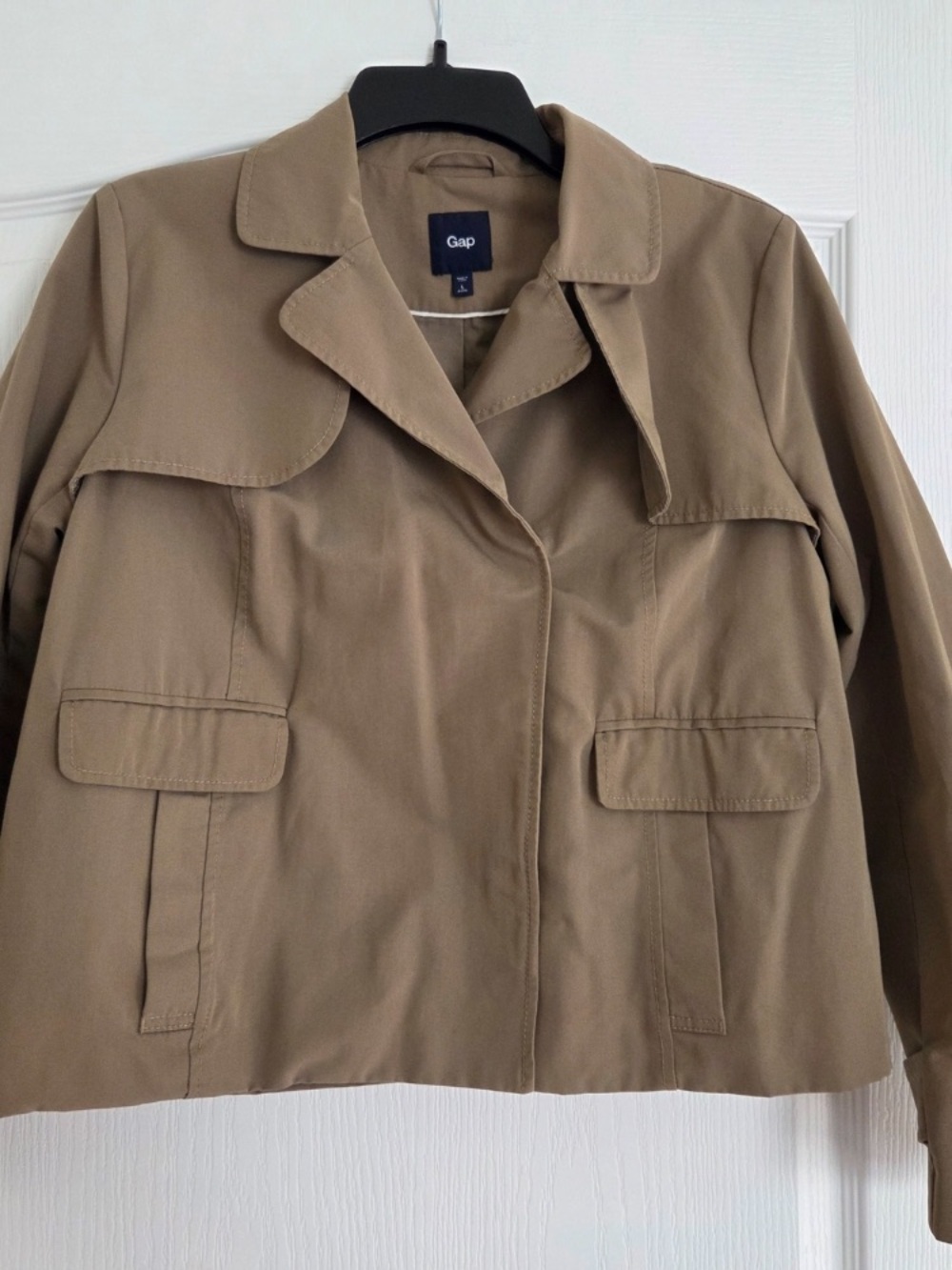 GAP Women's Cropped Trench Jacket in Khaki